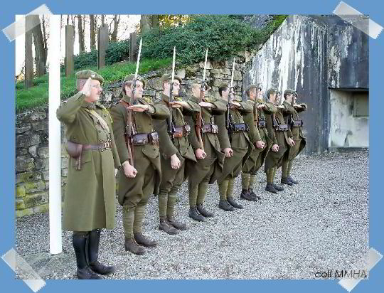 Membres en uniforme d'�poque